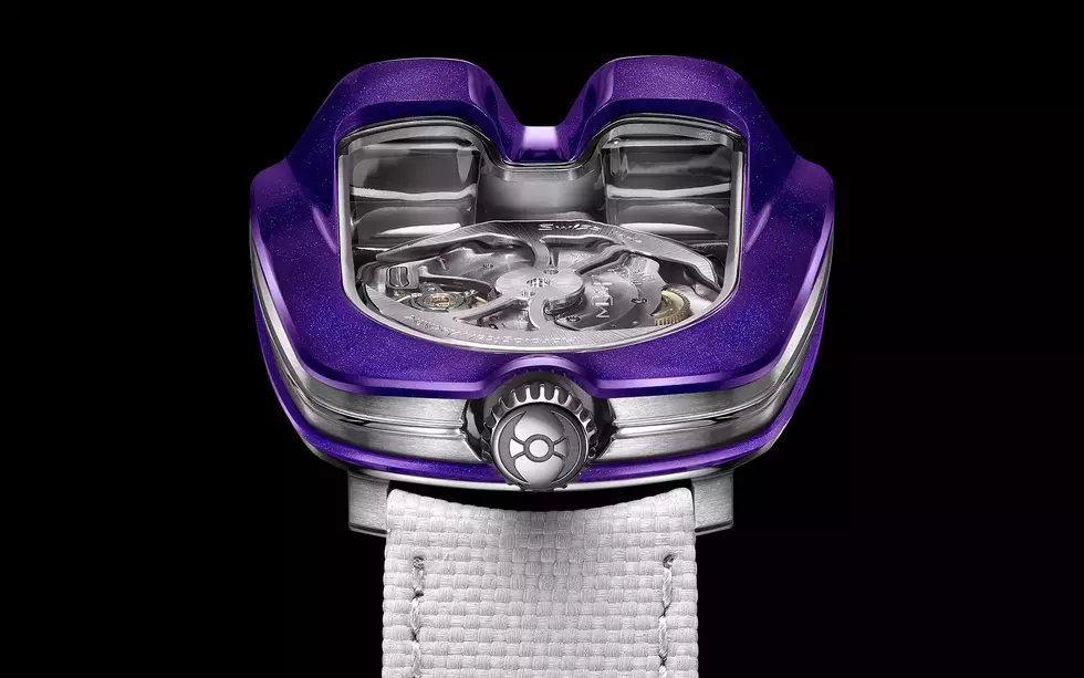 A WORLD-PREMIERE CROWN