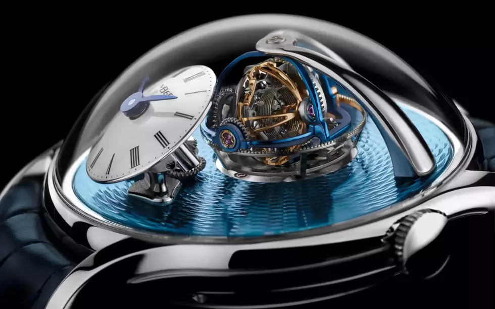 UNPRECEDENTED ESCAPEMENT CONFIGURATION